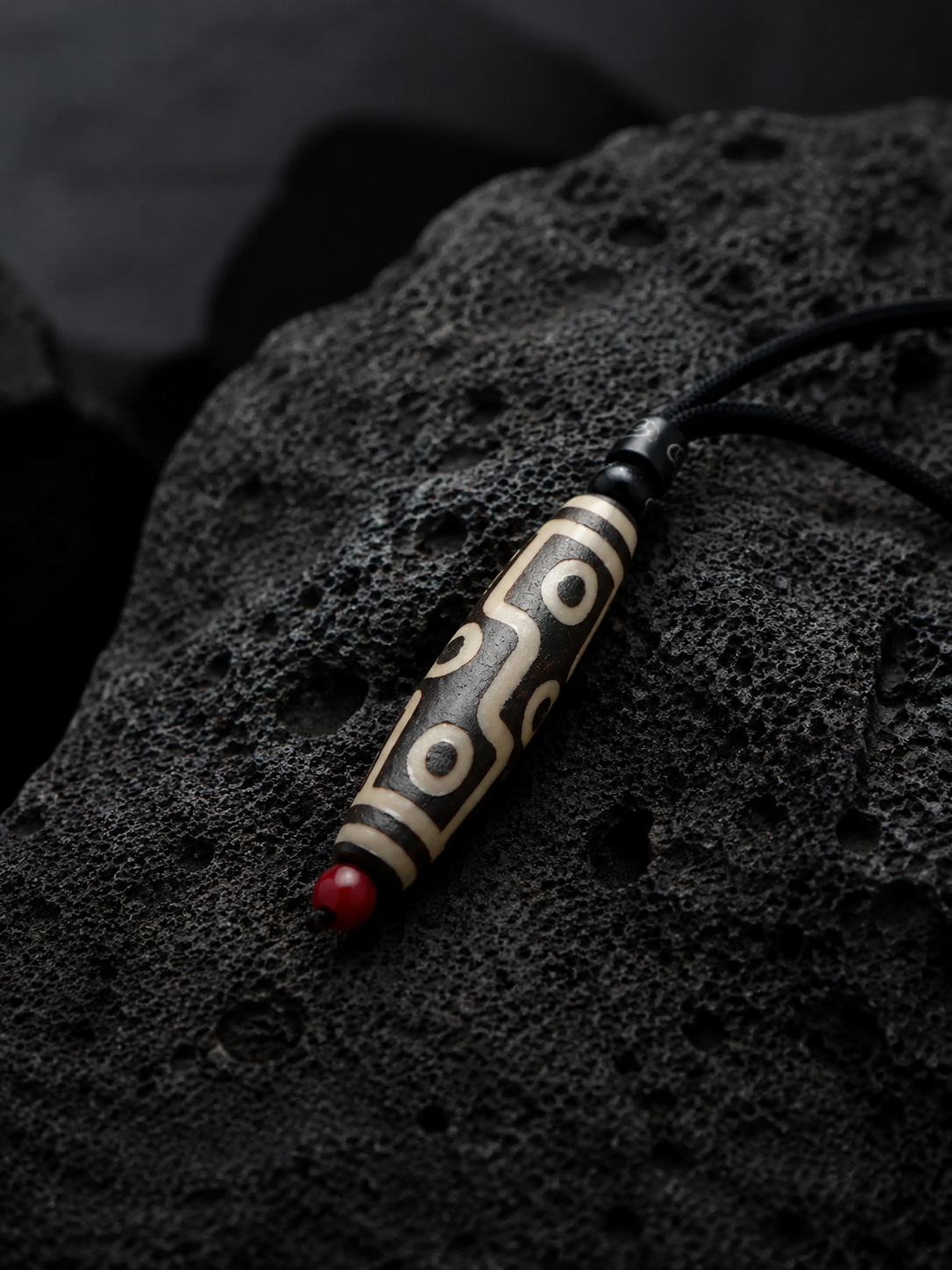 Authentic Tibetan 9-Eyed Dzi Bead Agate Necklace