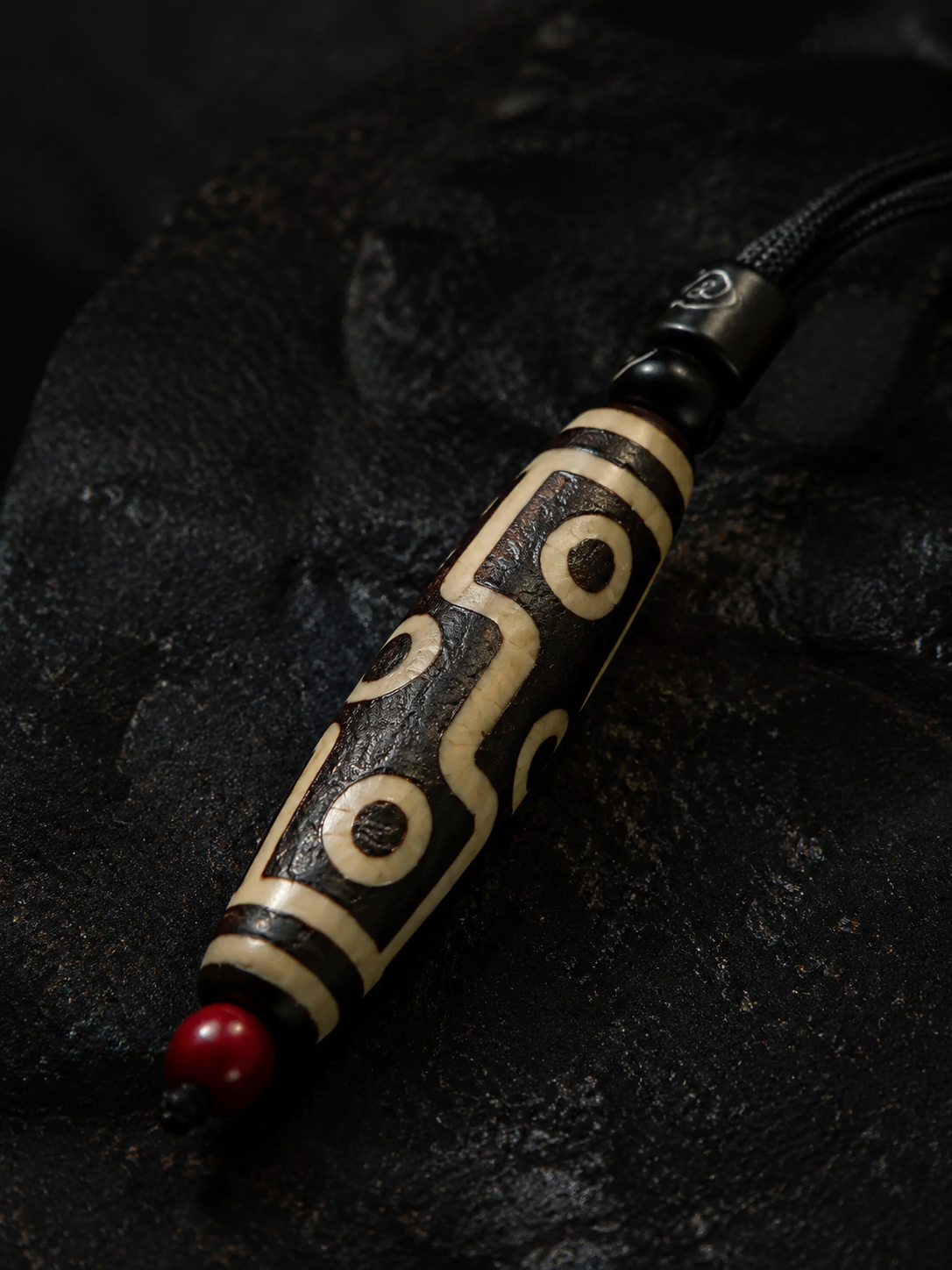 Authentic Tibetan 9-Eyed Dzi Bead Agate Necklace
