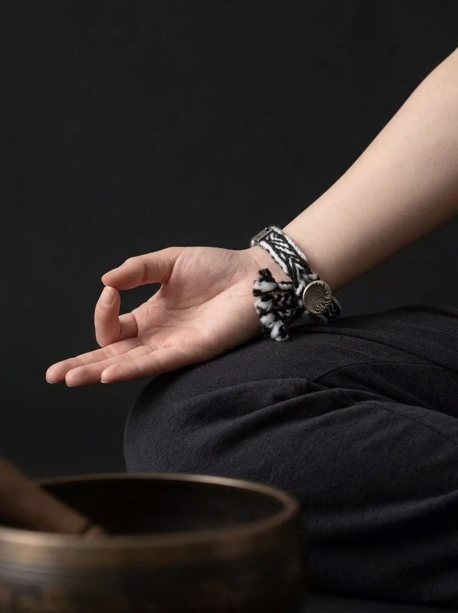 Handmade Tibetan Wool Bracelet: Nomadic Heritage